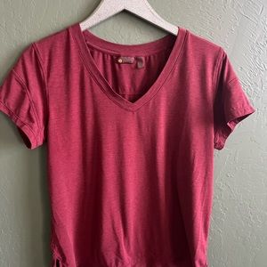 Zella V-Neck Short Sleeve Tee in Wine